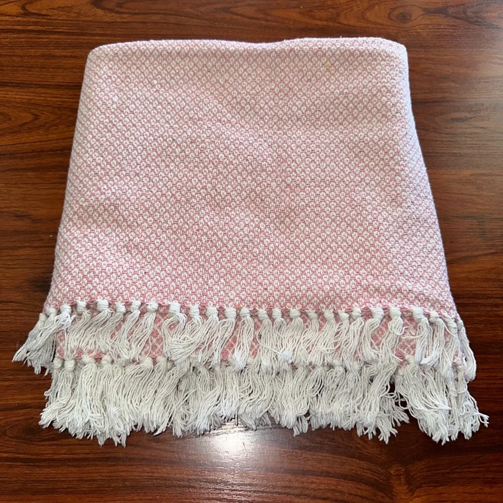 Pink Cotton Woven Design Fringe Area Rug 4x5 Indoor/Outdoor Rugs, Picnic - Picture 6 of 6